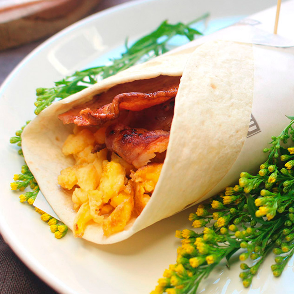 WRAP AUX OEUFS BROUILLÉS ET AUX LARDONS
