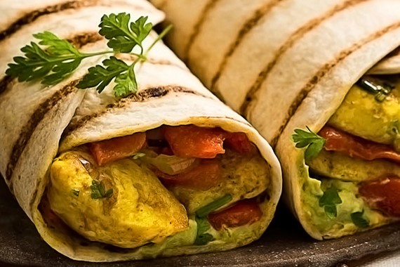 Wrap au poulet épicé et au poivron grillé